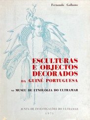 ESCULTURAS E OBJECTOS DECORADOS DA GUINÉ PORTUGUESA. No Museu de Etnologia do Ultramar.